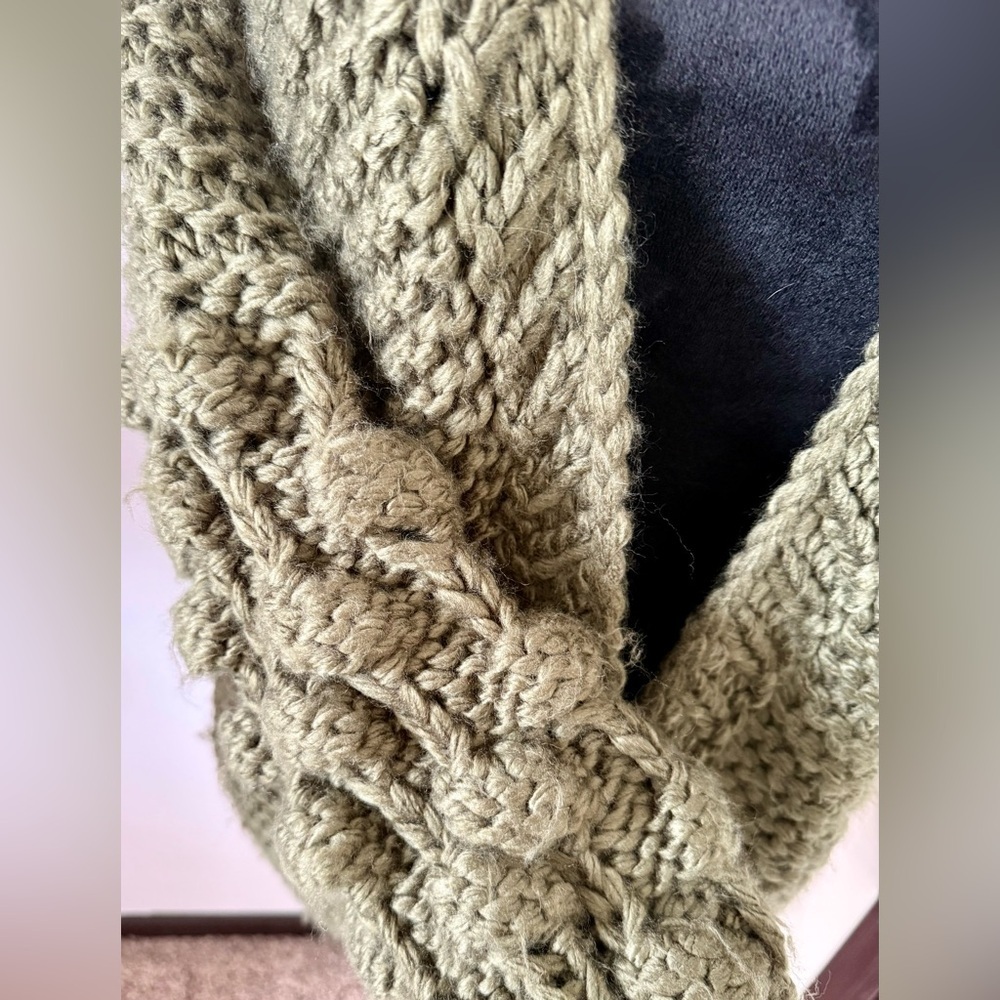 MACARON Olive Green Chunky Cardigan - Picture 3 of 3